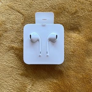 Apple EarPods with Lightning Connector - White